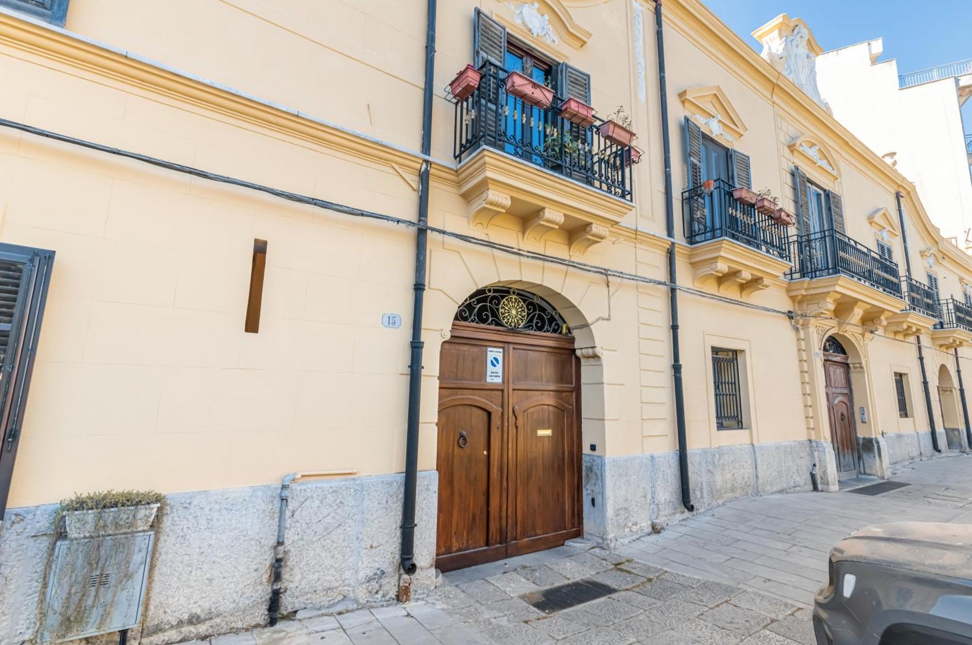 Piazza Indipendenza Loft & Rooms Palermo Bagian luar foto