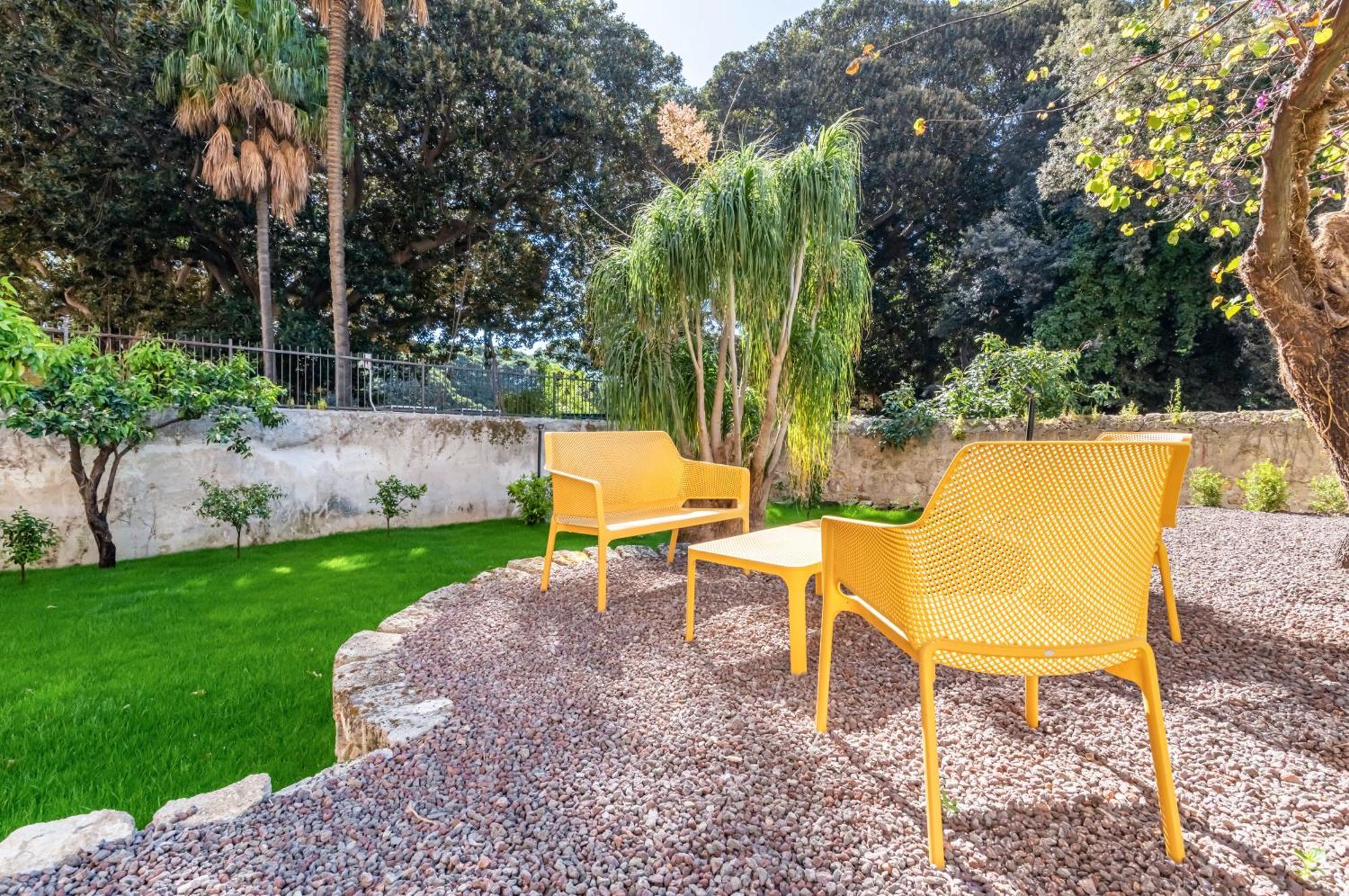 Piazza Indipendenza Loft & Rooms Palermo Bagian luar foto